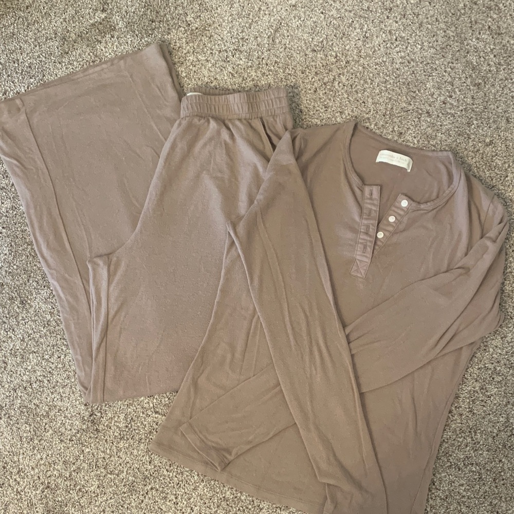 Abercrombie & Fitch Womens Two-Piece Pajama Set in Taupe- The A & F Lounge Coll